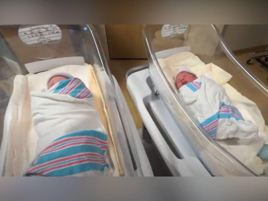 Madre da a luz a gemelos en EUA en distintos años