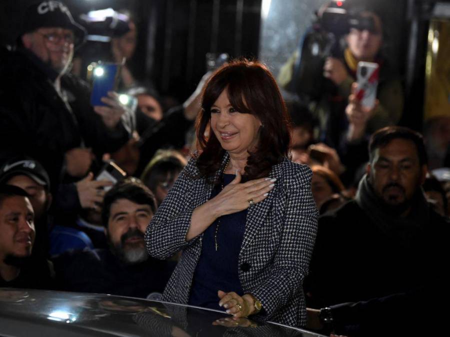 Un arma cargada, conmoción y un detenido: lo que se sabe sobre el atentado a Cristina Kirchner