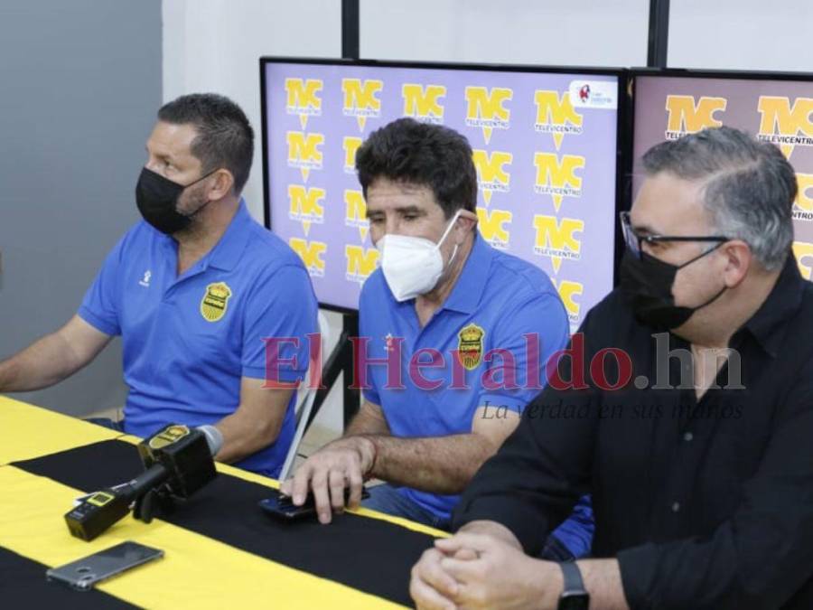 Así fue presentado Héctor Vargas como nuevo DT del Real España (Fotos)