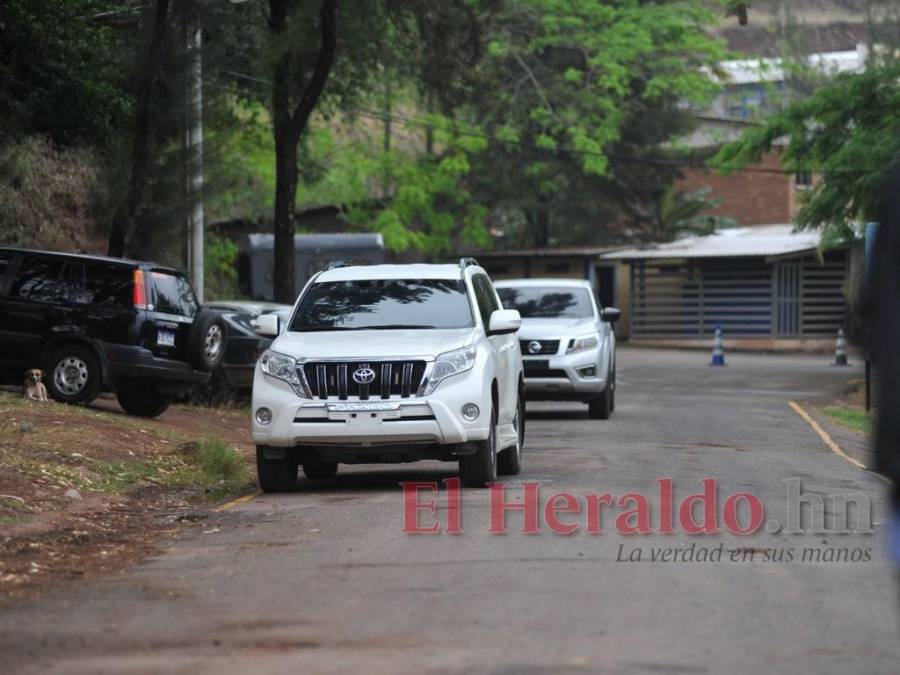 Familia de expresidente Hernández llega a los Cobras, en la que sería su última visita (Fotos)