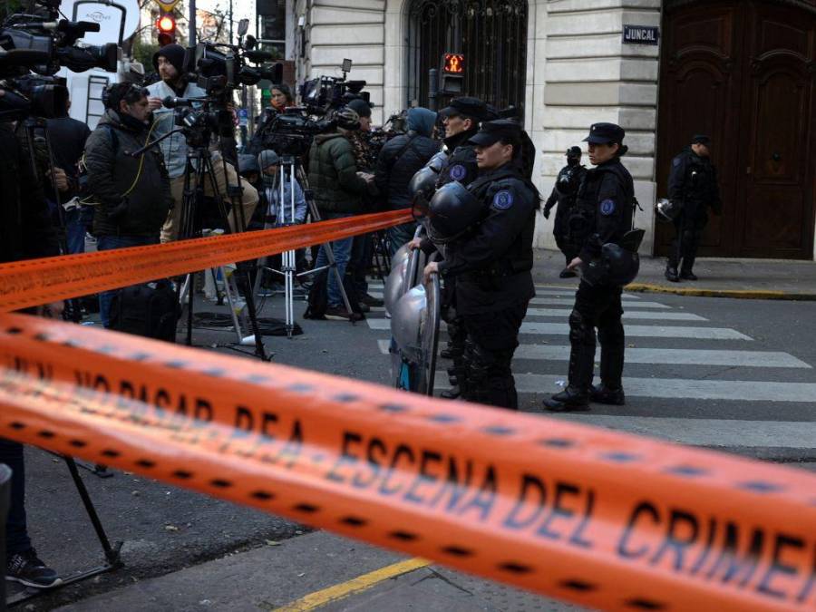 Un arma cargada, conmoción y un detenido: lo que se sabe sobre el atentado a Cristina Kirchner