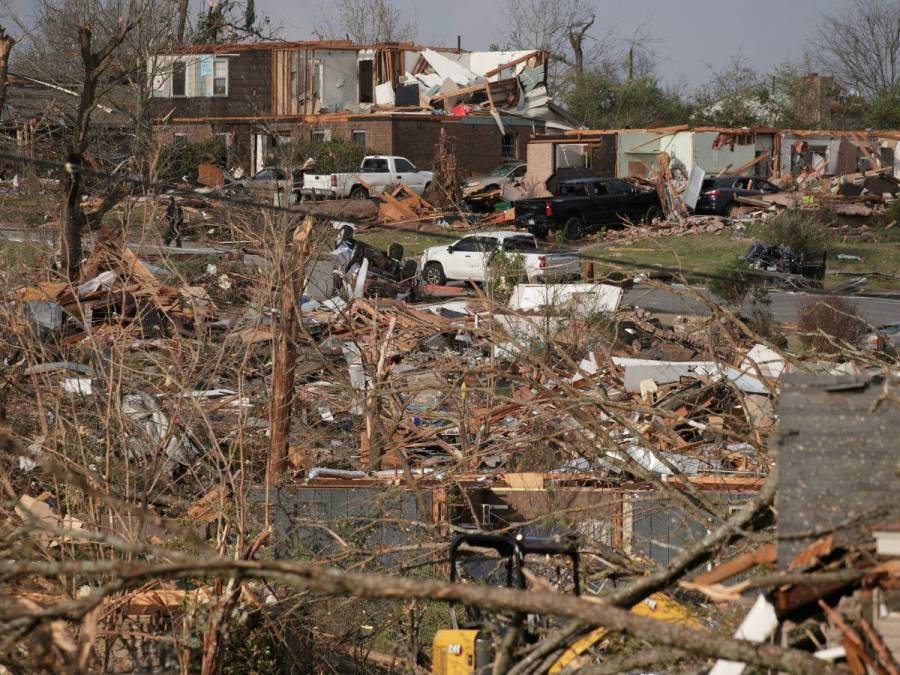 Las devastadoras imágenes del tornado que dejó varios muertos en Estados Unidos