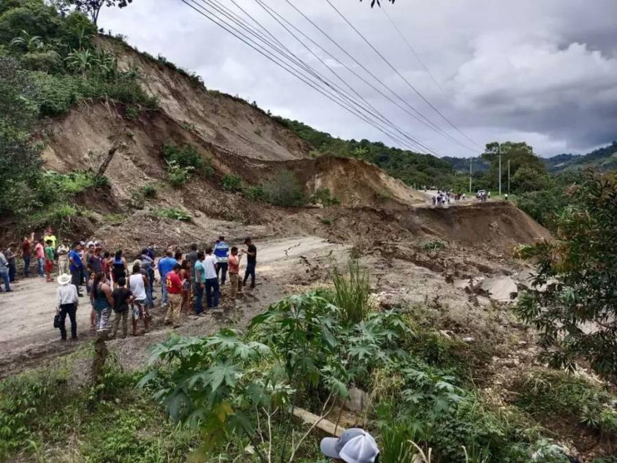 Vías destrozadas y casas derrumbadas: pobre infraestructura de Honduras golpeada por lluvias