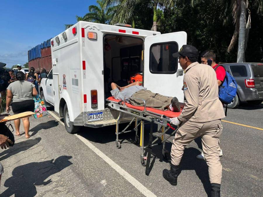 Las imágenes del fuerte choque entre bus y taxi en Cortés que segó una vida; hay un herido en el hospital
