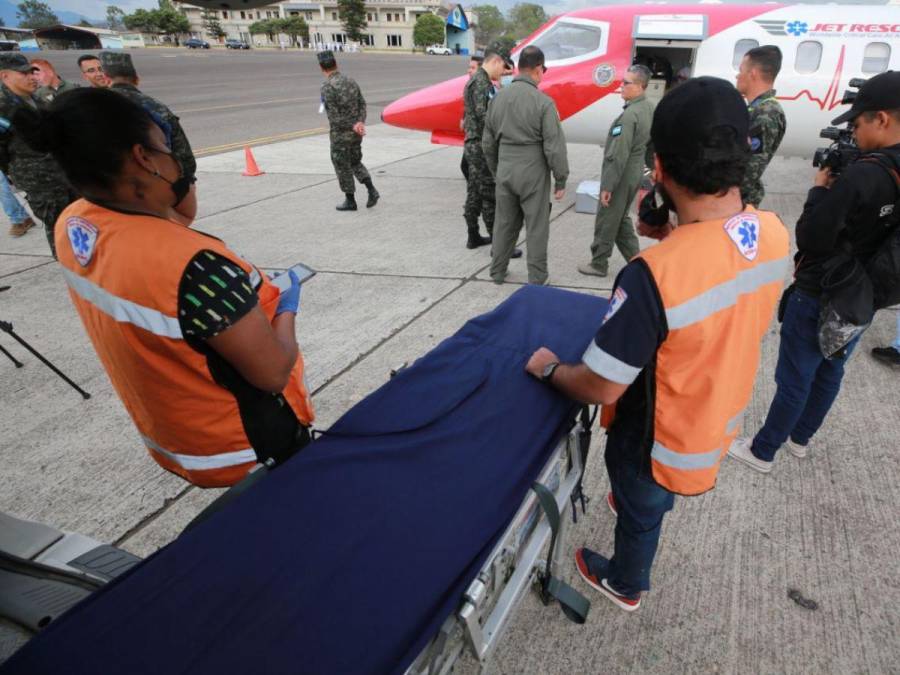 Preparativos para el traslado a México de miembros de la Naval que sufrieron quemaduras en explosión de buque
