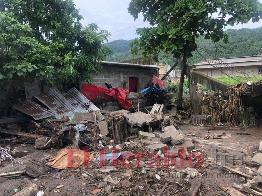 Niños soterrados y casas derribadas: lluvias provocan estragos en San Pedro Sula