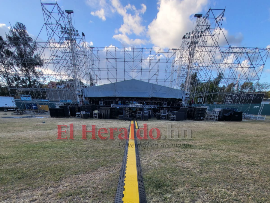 ¡Exclusiva! Así luce el escenario para el concierto de Christian Nodal en Honduras