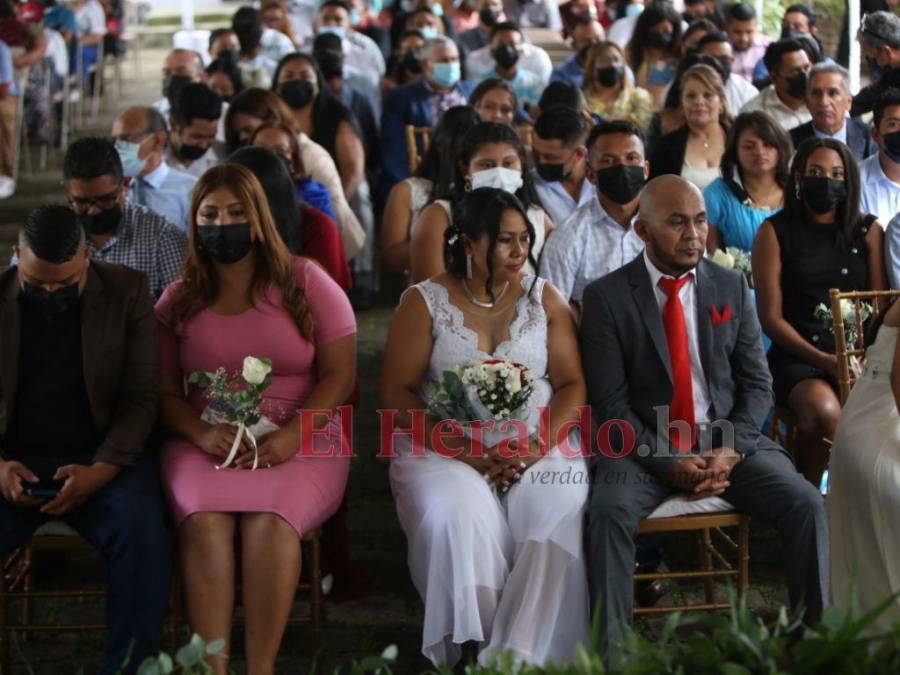 Treinta parejas se dan el “sí acepto” en las bodas gratis de la capital
