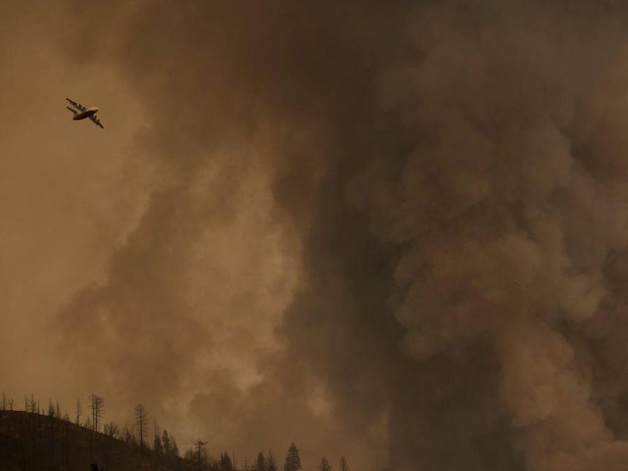 Incendio en California deja evacuados, casas convertidas en ceniza y bosques quemados