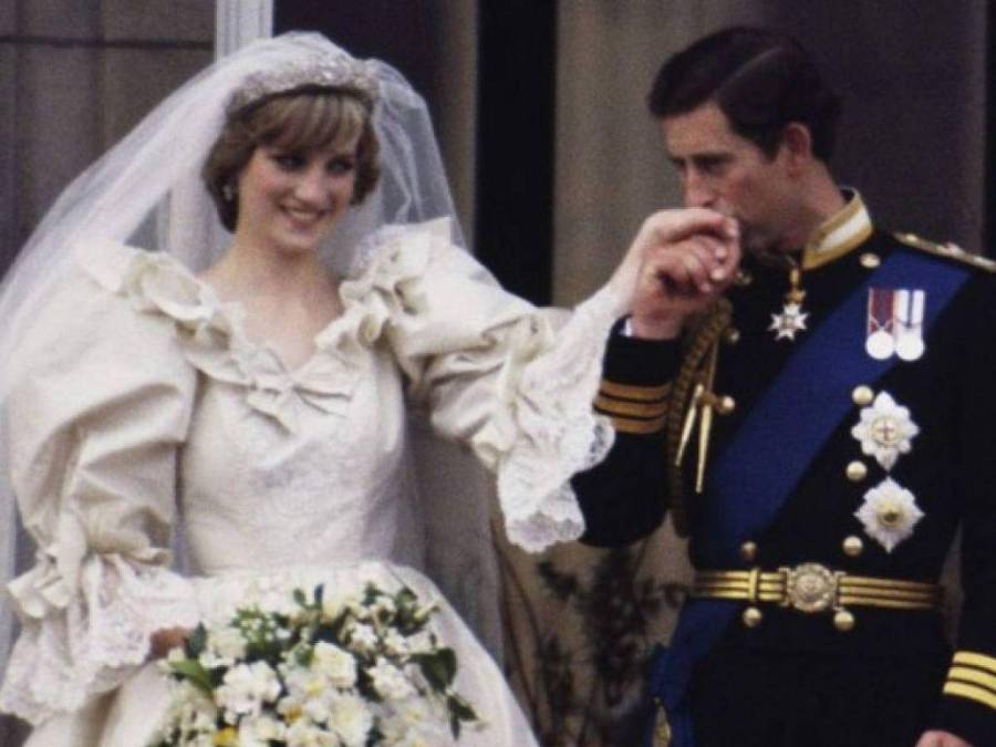 Cómo hubiera lucido la princesa Diana en la coronación del rey Carlos III, según la Inteligencia Artificial