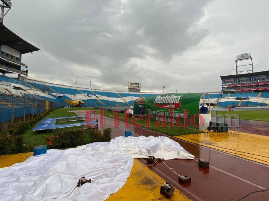 Fuerte lluvia y pocos aficionados: así luce el estadio Olímpico previo al Honduras vs Curazao