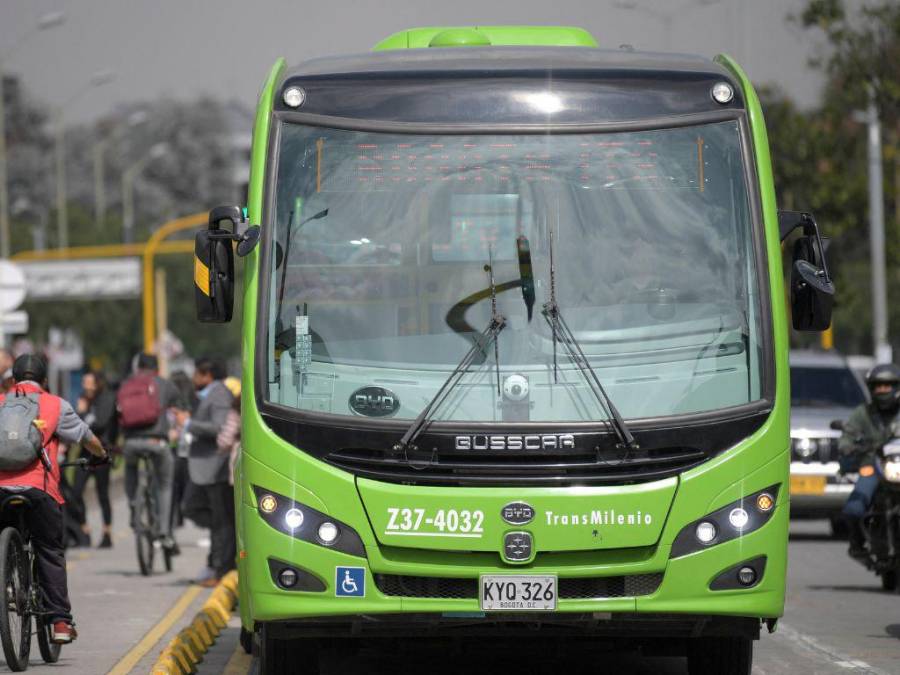 Así es la única flota de buses públicos conducidos por mujeres en Bogotá, Colombia