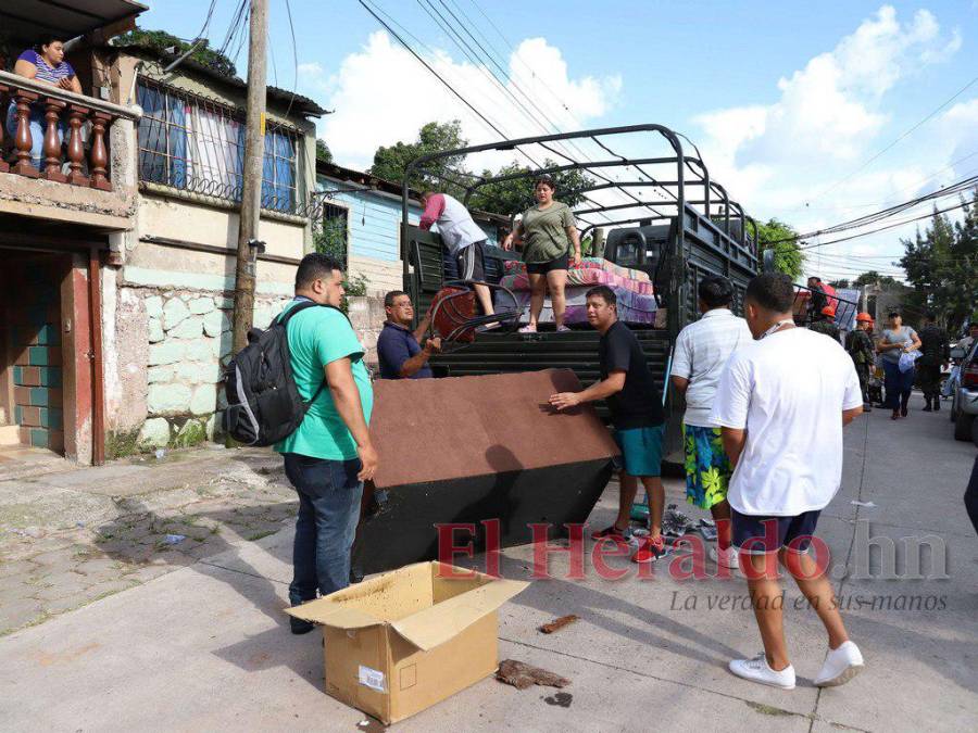 Tristeza, miedo y dolor por abandonar la zona: El drama de vecinos de colonia Guillén tras evacuar la zona de derrumbe