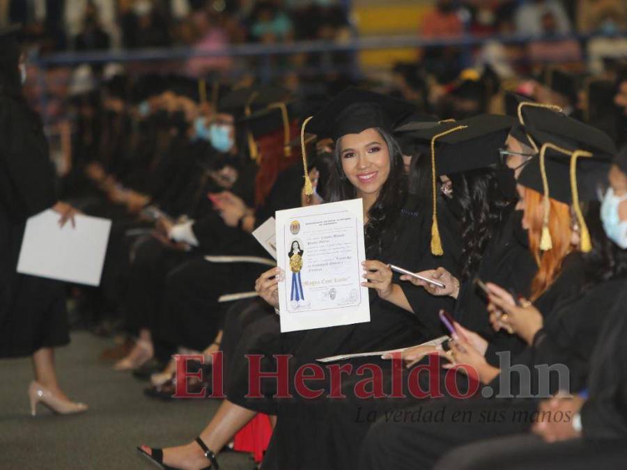 Con orgullo y emoción arrancó la segunda jornada de graduaciones de la UNAH