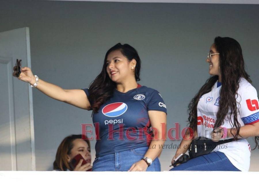 ¡Roban suspiros! Hermosas chicas adornan el Estadio Nacional en el clásico Motagua-Olimpia