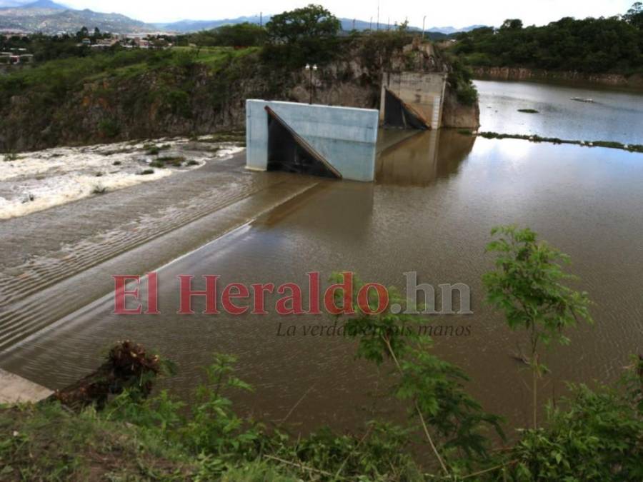 Derrumbes, damnificados y una represa llena dejaron las últimas lluvias (Fotos)