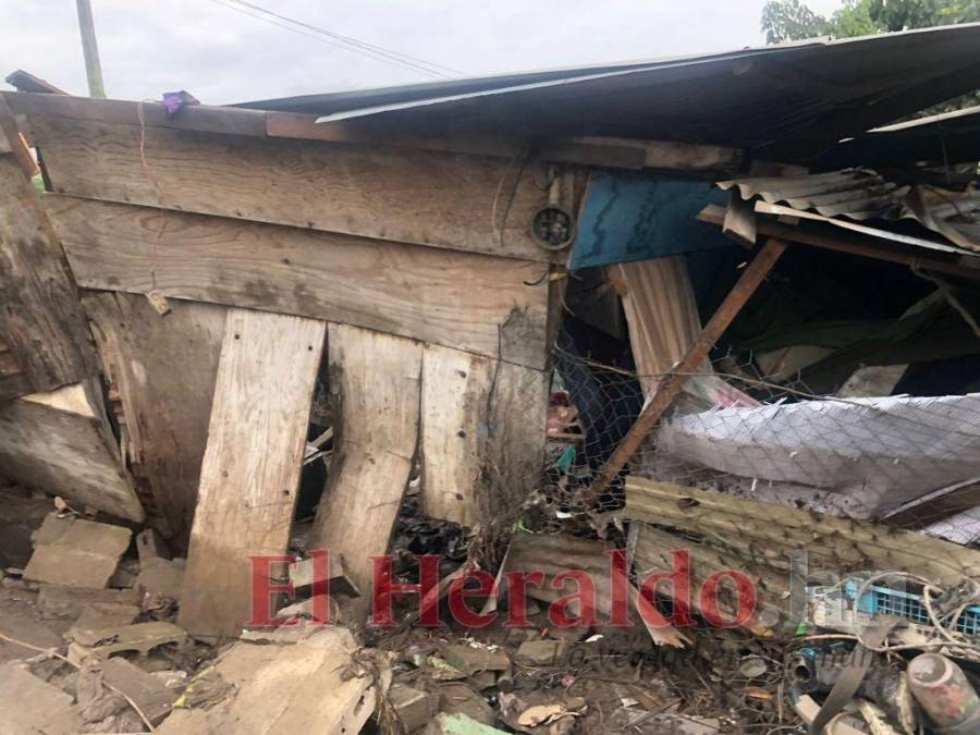 Niños soterrados y casas derribadas: lluvias provocan estragos en San Pedro Sula