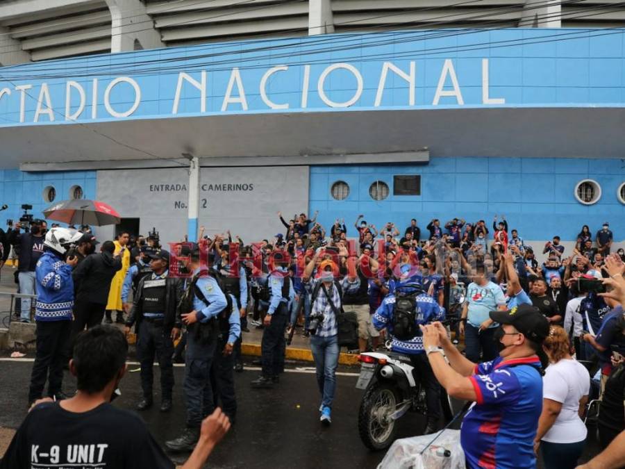La gloriosa llegada de La Revo y el Nacional inundado de Motagüenses: Así se vive el ambiente en el Chelato Uclés