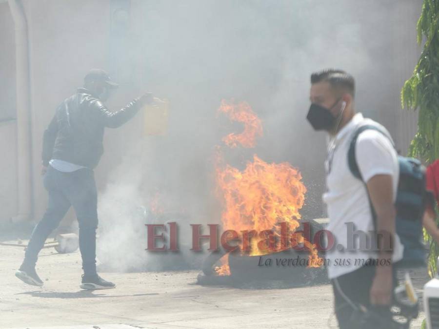 Así fue la violenta protesta del diputado Mauricio Rivera en Ciudad Mujer