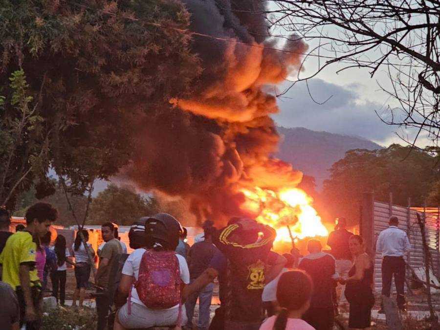 Imágenes de explosión de cisternas de combustible en San Pedro Sula