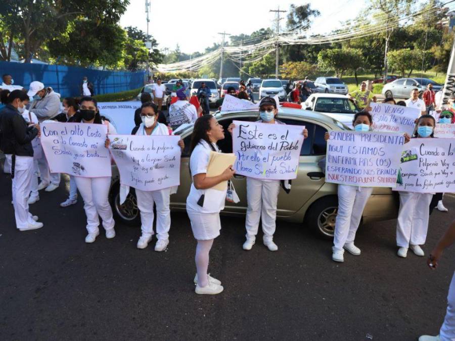 Las imágenes que dejó la protesta del personal de salud en el CCG para exigir reajuste salarial