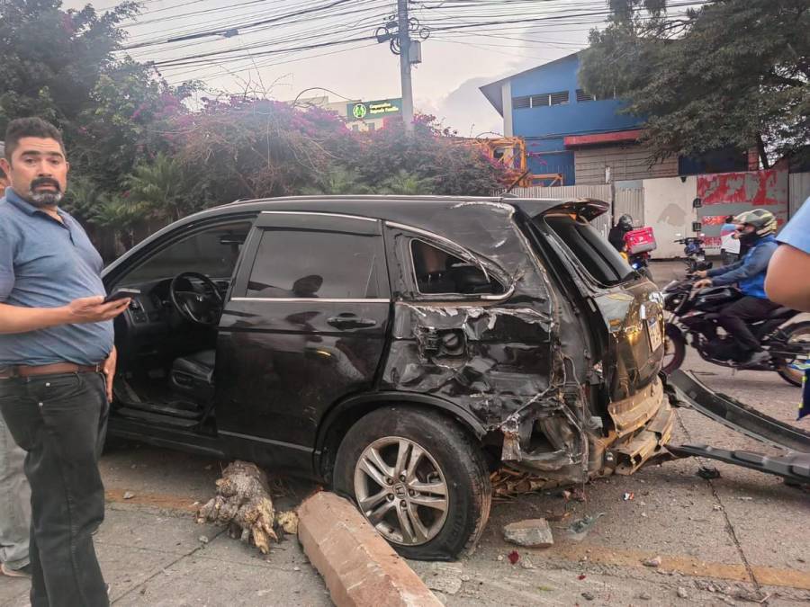 Fotos de la múltiple colisión en el bulevar Suyapa de la capital