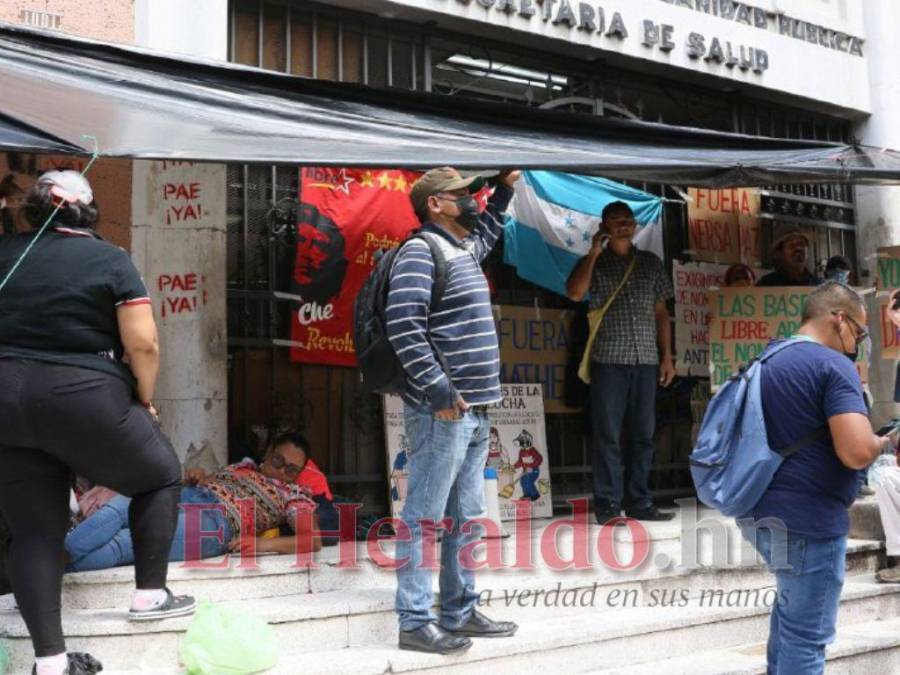 Bases de Libre de Choluteca protestan frente a la Sesal exigiendo nombramientos