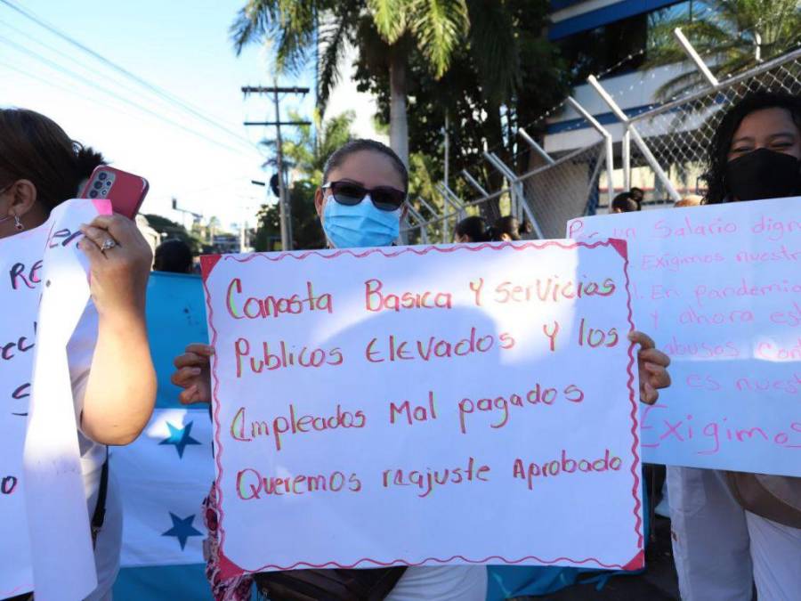 Las imágenes que dejó la protesta del personal de salud en el CCG para exigir reajuste salarial