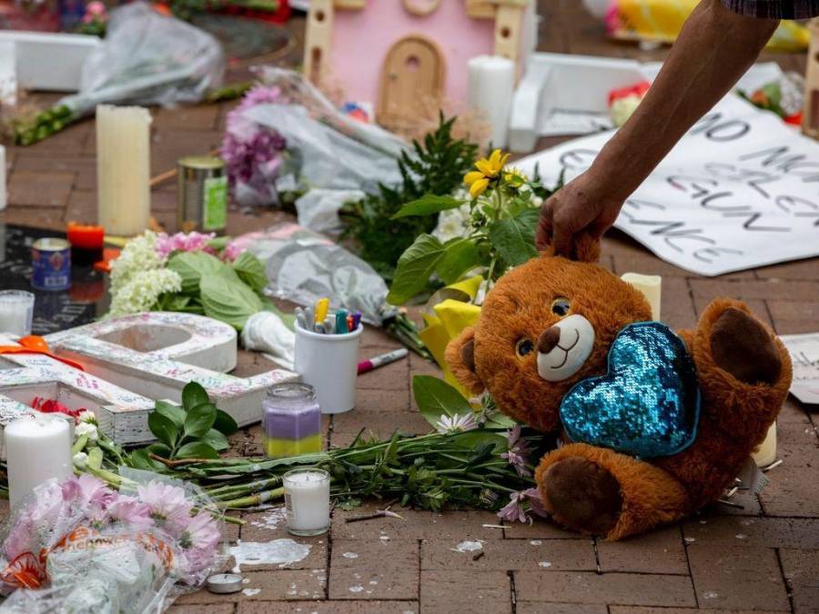 La tragedia de Aiden, niño de dos años hallado deambulando solo luego que sus padres murieran en tiroteo de Chicago (Fotos)