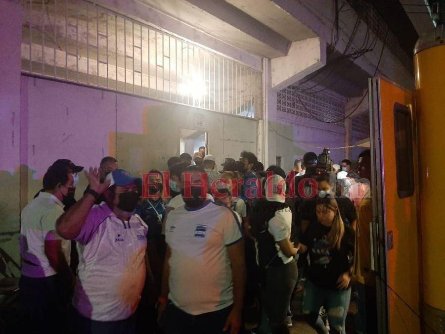 ¡Llenazo y apoyo total! El ambiente en el Morazán para el Honduras vs Panamá
