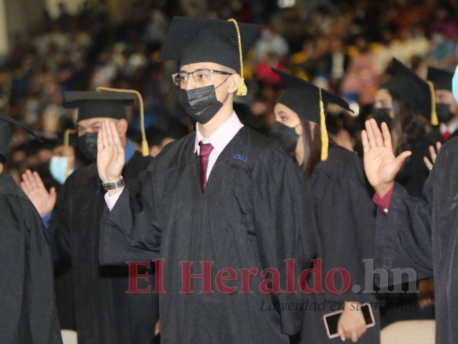 Con orgullo y emoción arrancó la segunda jornada de graduaciones de la UNAH