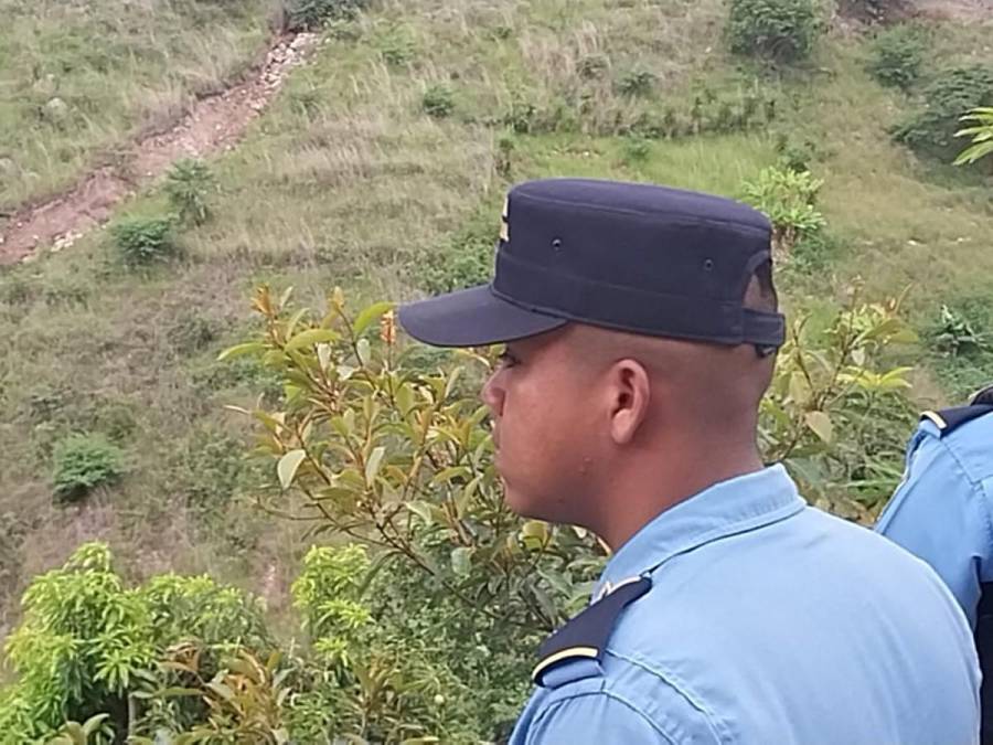 Policías acuden a Villa Nueva por tiroteo y rapto de un joven y hallan cementerio clandestino