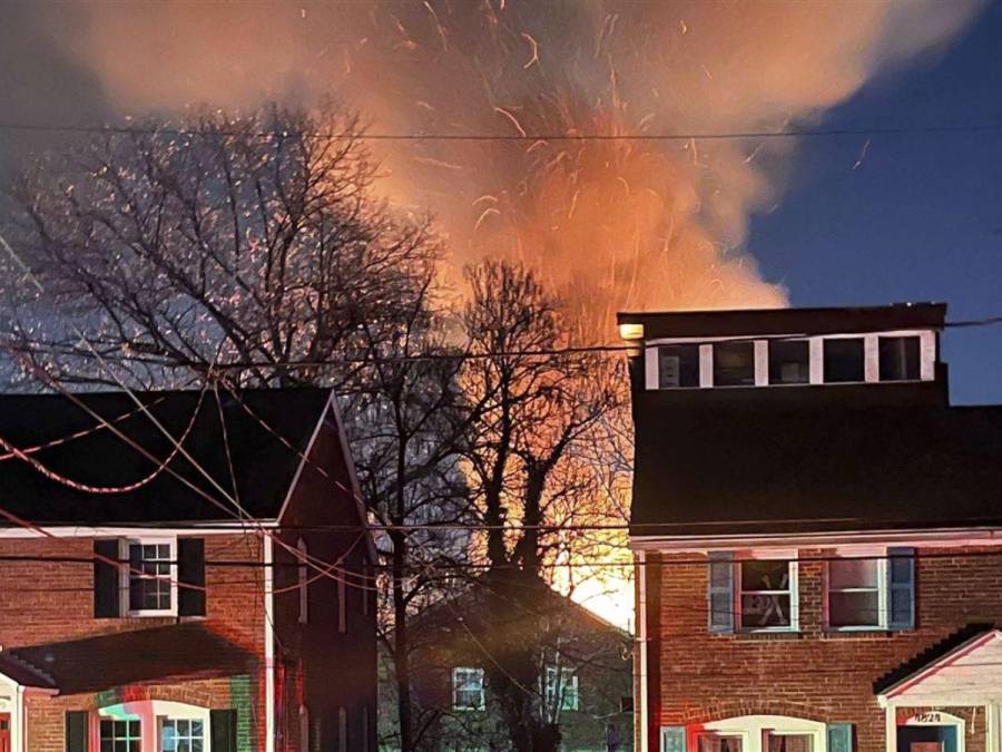 Así fue la explosión de una casa en Virginia, EUA, en pleno operativo