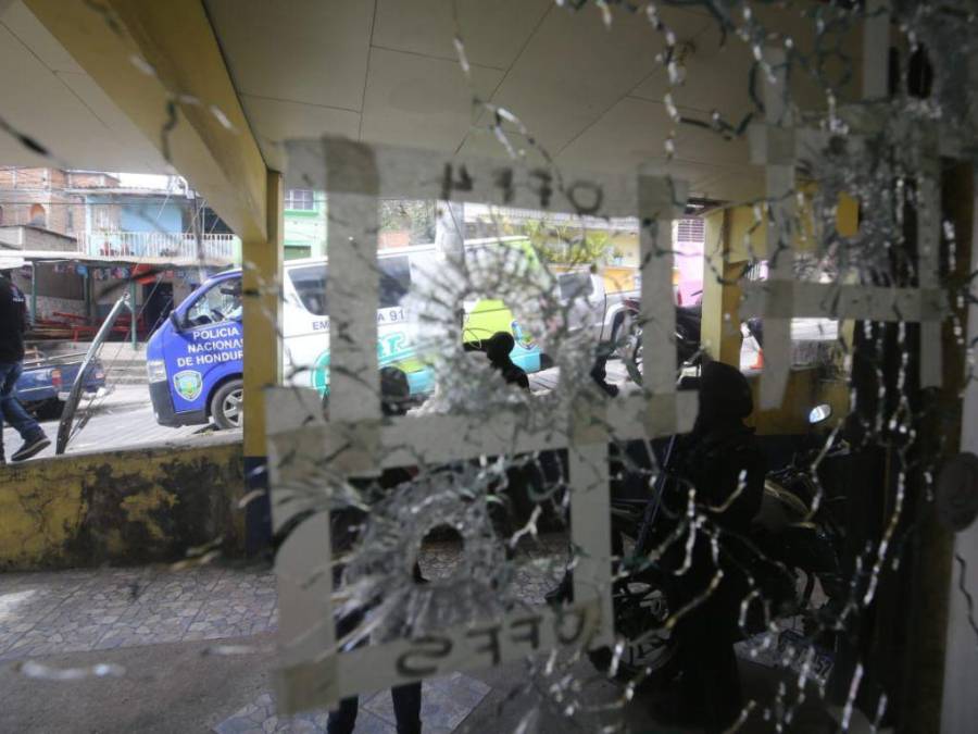 Fotos de la destrucción en posta de la Divanna tras ataque mortal a policía