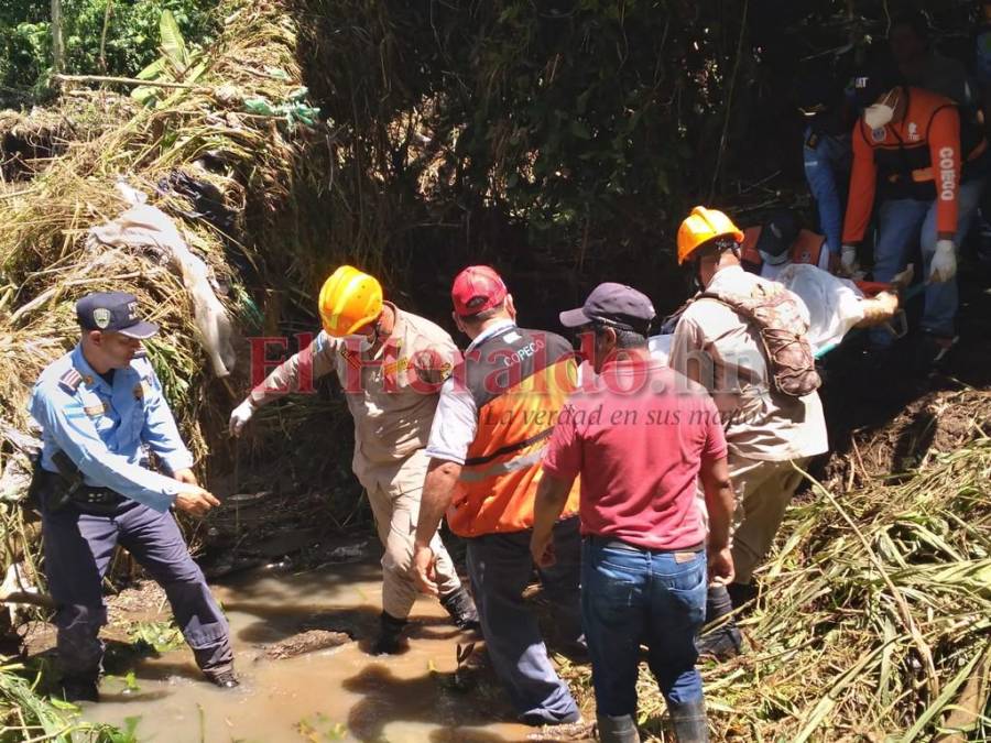 El doloroso rescate de familia que murió ahogada en San Francisco de Yojoa (Fotos)