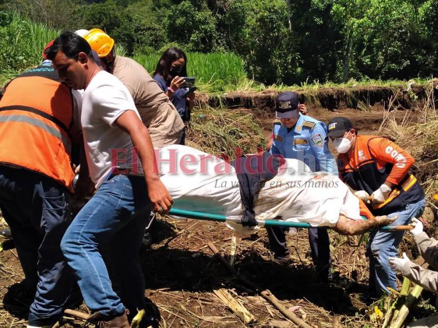 El doloroso rescate de familia que murió ahogada en San Francisco de Yojoa (Fotos)