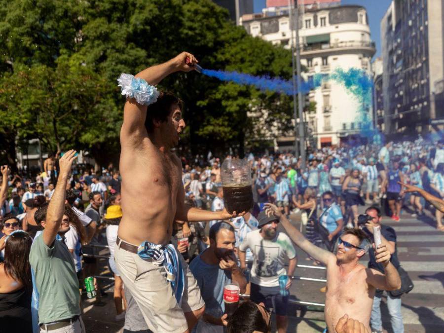 ¡Locura total! Así celebran los argentinos su tercera Copa del Mundo