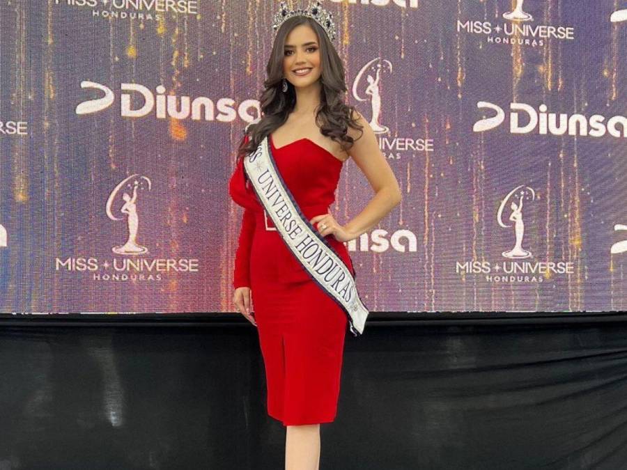 Miss Honduras, Zuheilyn Clemente, deslumbra con su belleza en su viaje a Roatán