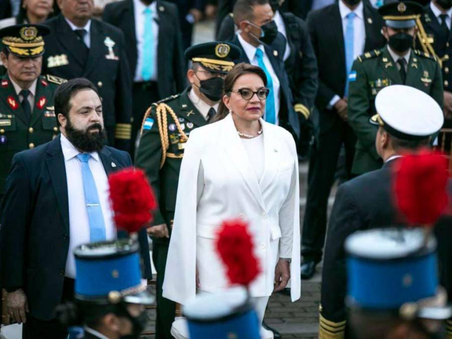 El look de la presidenta Xiomara Castro durante homenaje a la Bandera Nacional