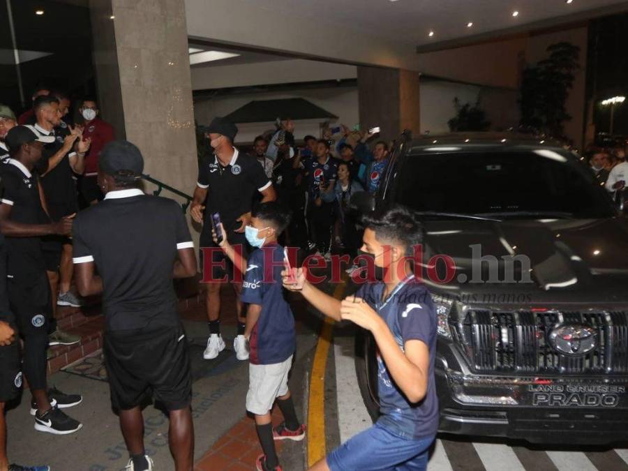 Pasión, orgullo e ilusión: Afición del Motagua anima a su equipo con banderazo previo a la final