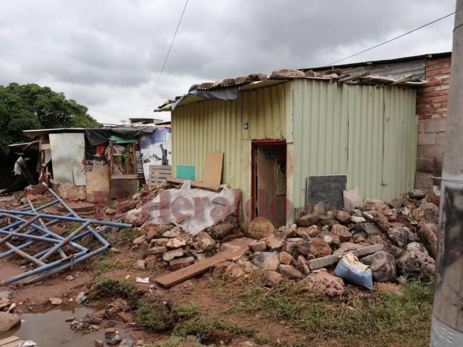 Cráteres, lodo y zonas a punto de quedar incomunicadas: así luce la capital tras las lluvias