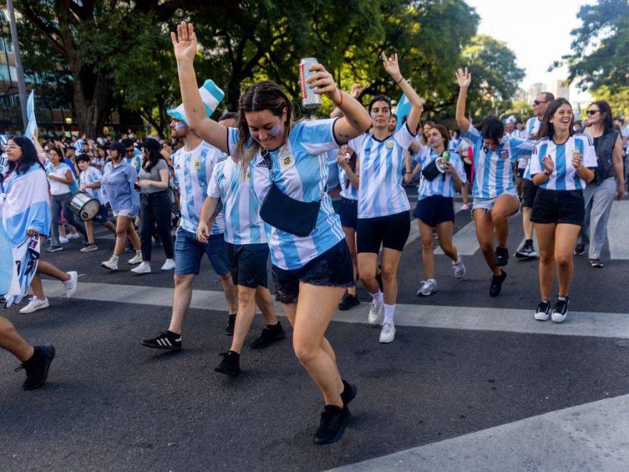 ¡Locura total! Así celebran los argentinos su tercera Copa del Mundo