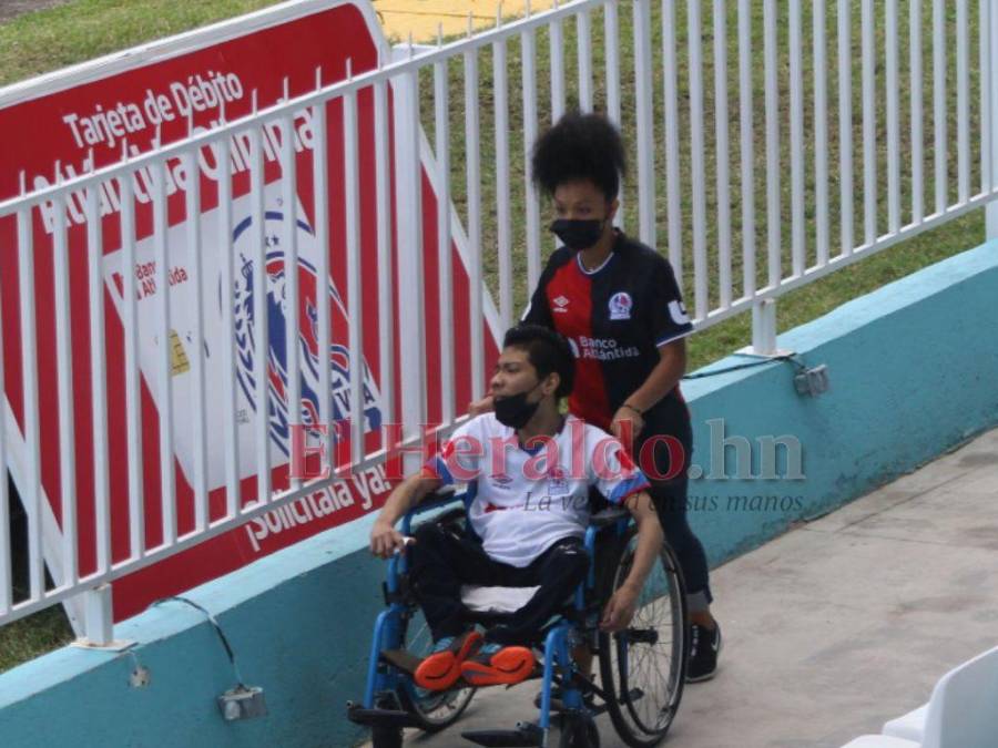 Ambientazo y pasión merengue: Así se vive el Olimpia vs Real España en las gradas del Nacional