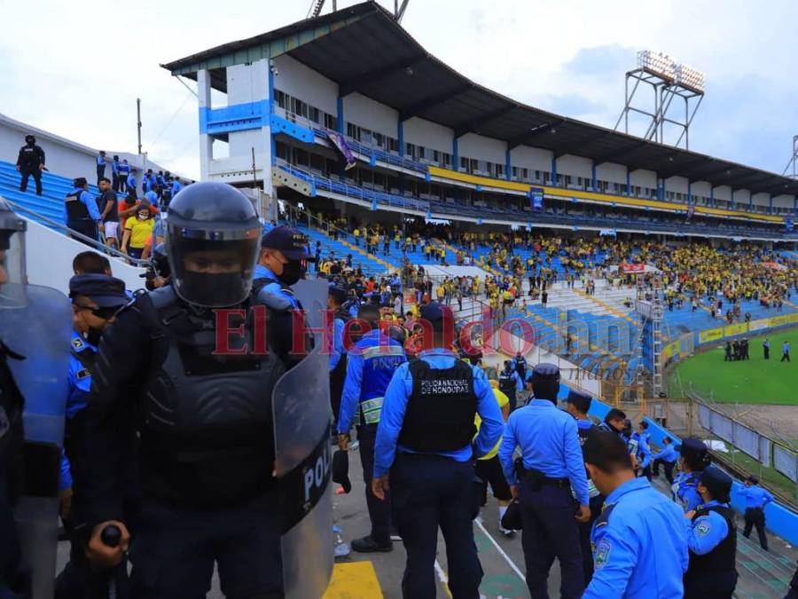 Pánico y caos: Así fue el zafarrancho provocado por aficionados del Real España en el estadio Olímpico (FOTOS)