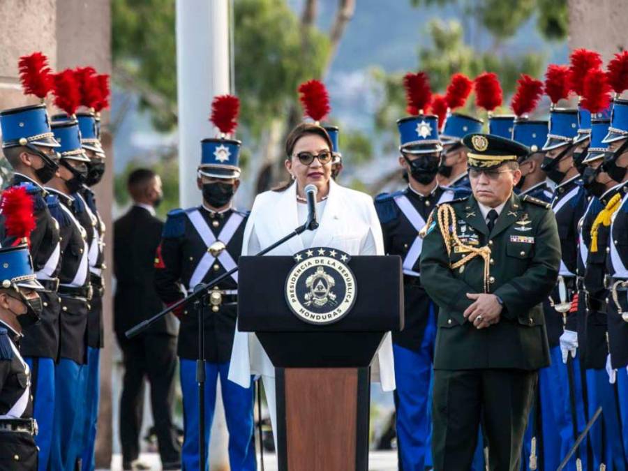 El look de la presidenta Xiomara Castro durante homenaje a la Bandera Nacional