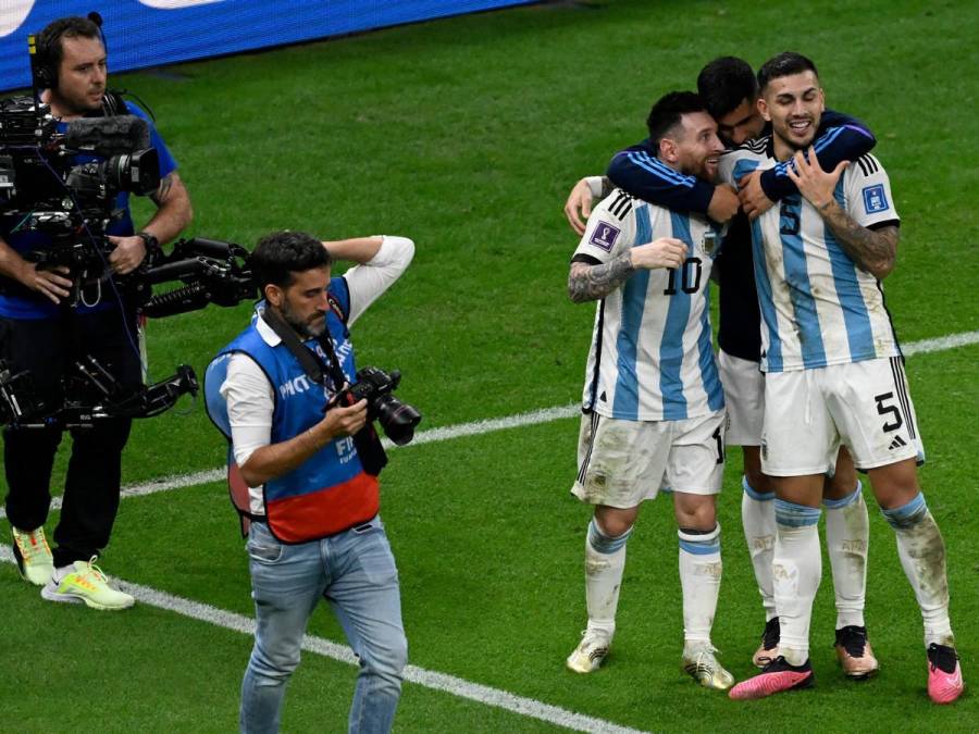 La celebración de Messi tras victoria de Argentina a Países Bajos en penales