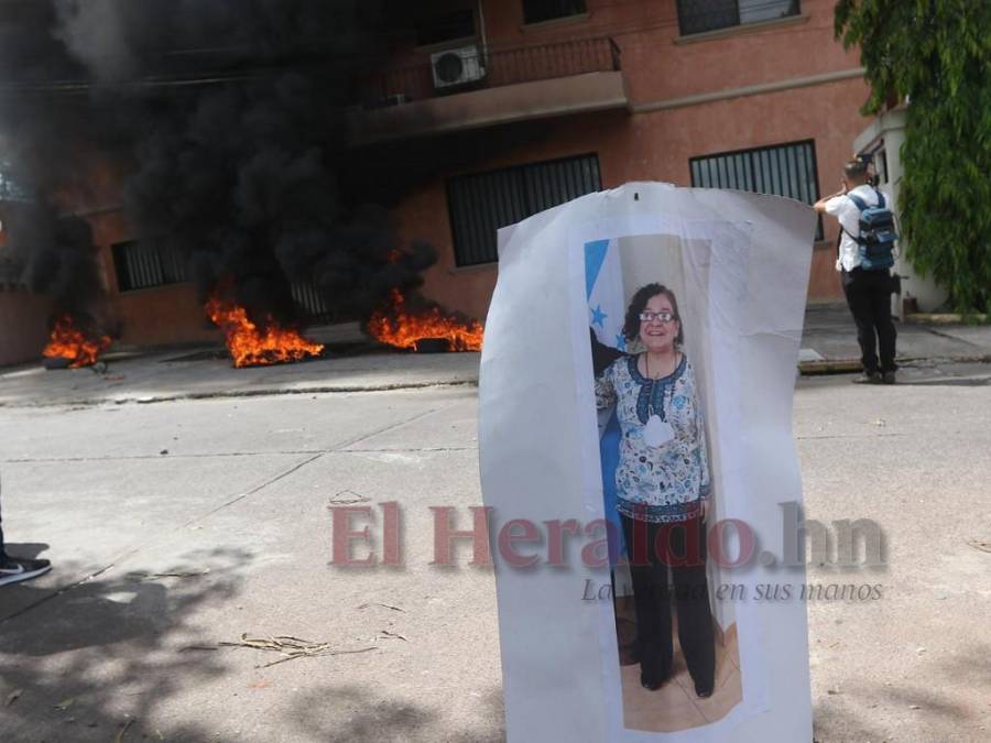 Así fue la violenta protesta del diputado Mauricio Rivera en Ciudad Mujer