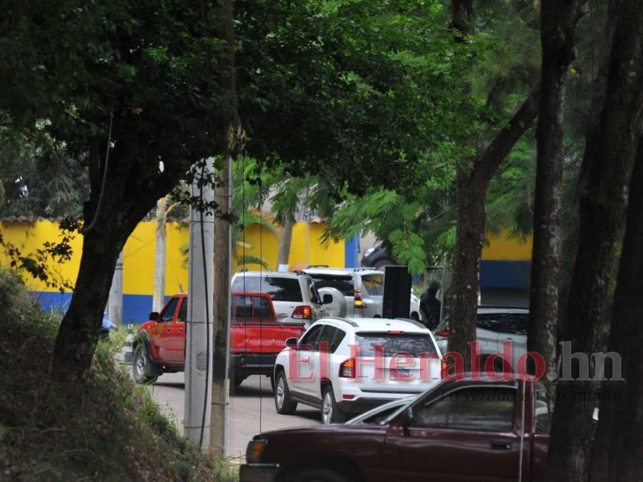 Familia de expresidente Hernández llega a los Cobras, en la que sería su última visita (Fotos)