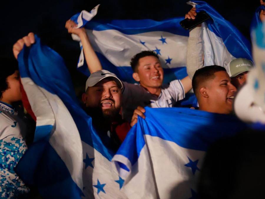 ¡Euforia por la H! Banderazo de los aficionados de la Selección de Honduras