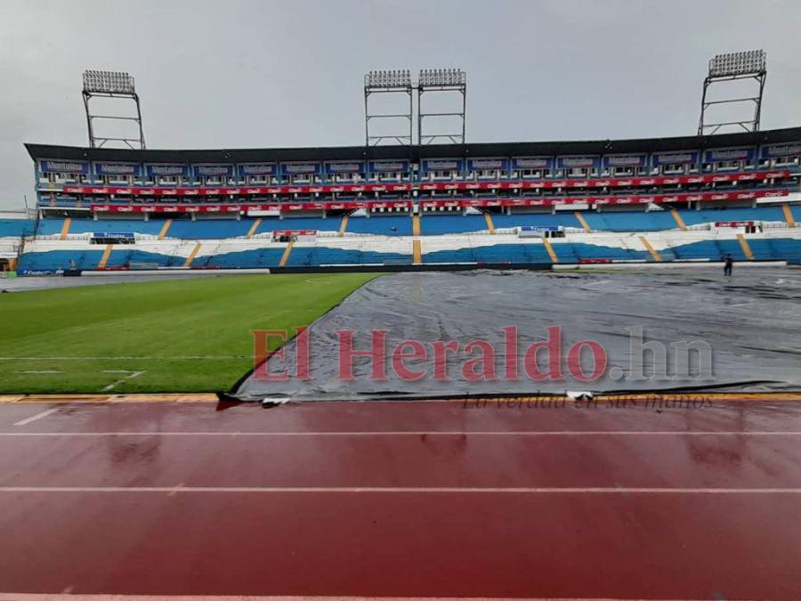 Fuerte lluvia y pocos aficionados: así luce el estadio Olímpico previo al Honduras vs Curazao